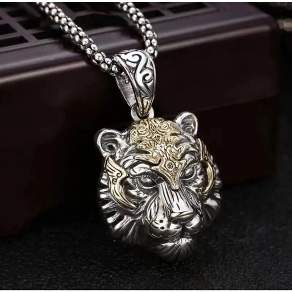 High Quality Fashion Creative Tiger Head Domineering Pendant Mature Man Personal - Picture 1 of 9